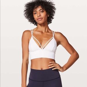 Like new Lululemon 🍋 Pushing Limits Bra size 4 white